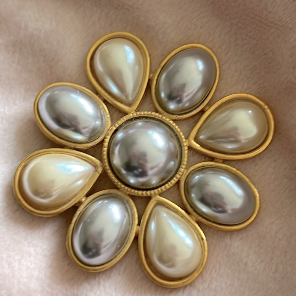 Vintage Ann Taylor faux pearl brooch